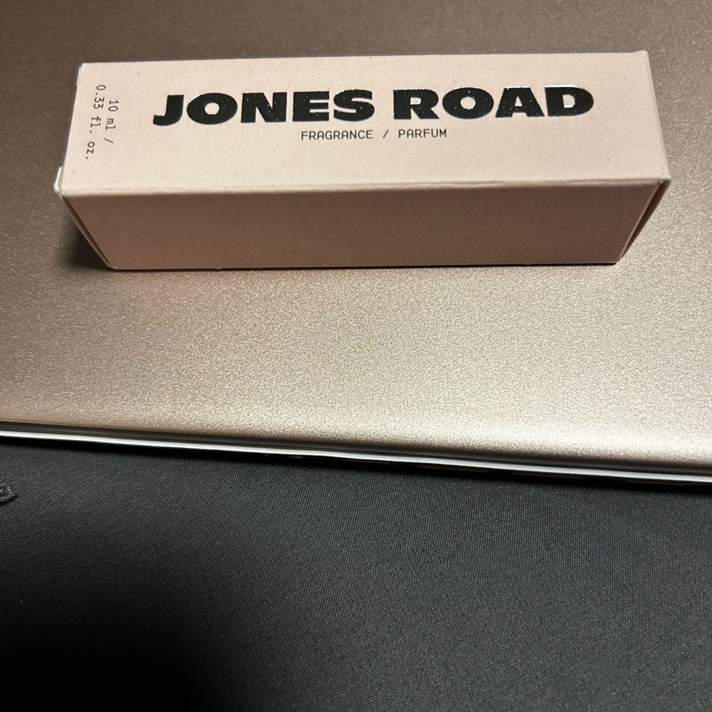 Jones Road Fragrance rollerball - Shower